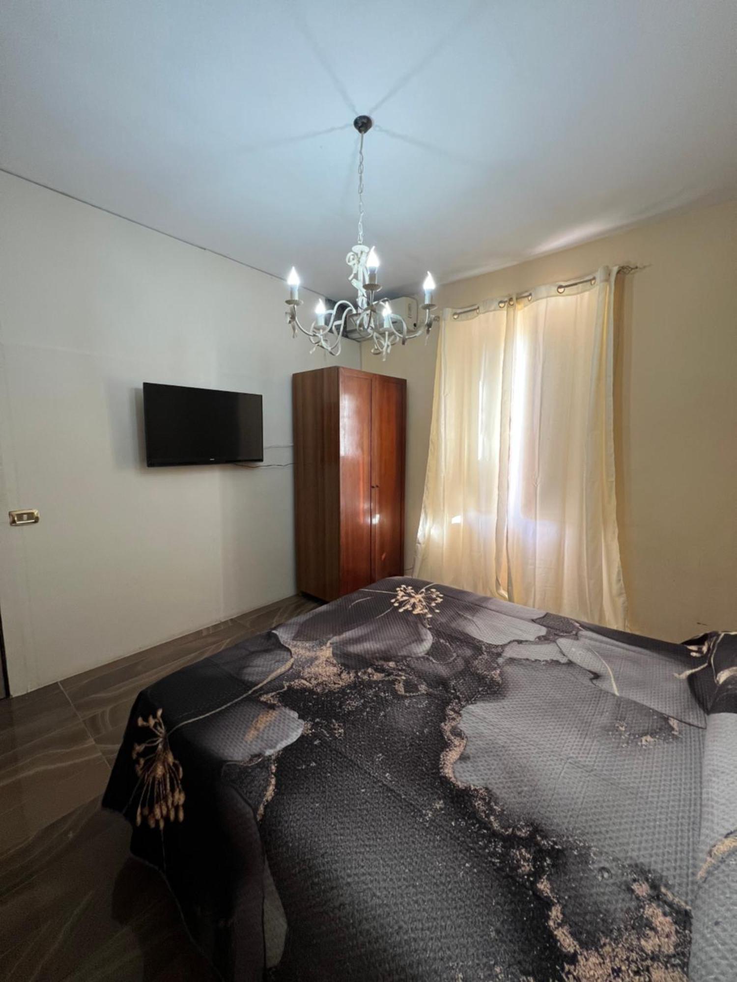Room Station Giulia Наполи Екстериор снимка